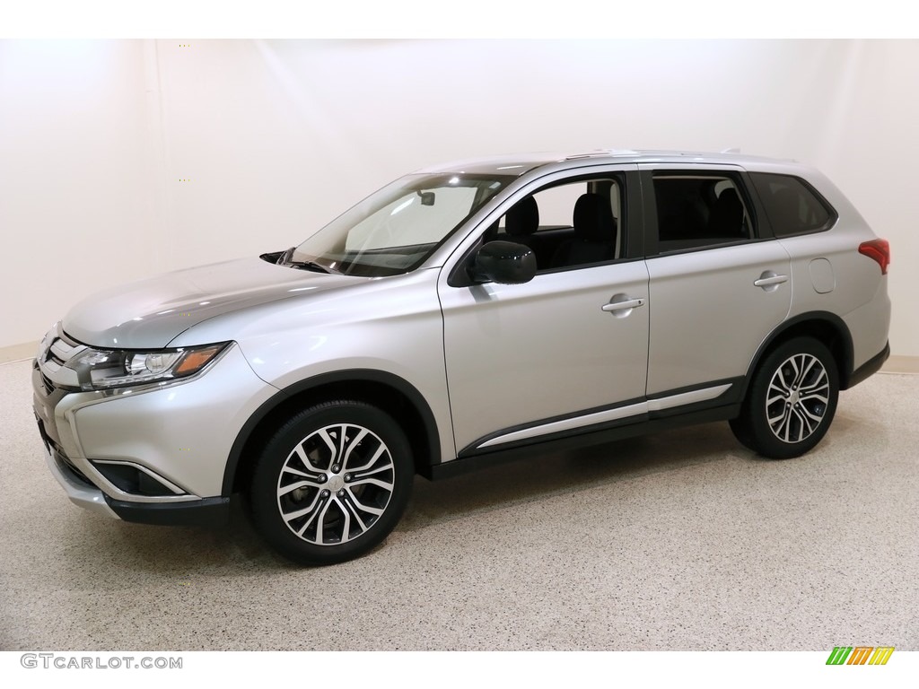 Alloy Silver Metallic 2018 Mitsubishi Outlander ES Exterior Photo #131197050