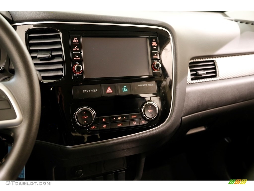 2018 Mitsubishi Outlander ES Controls Photo #131197104