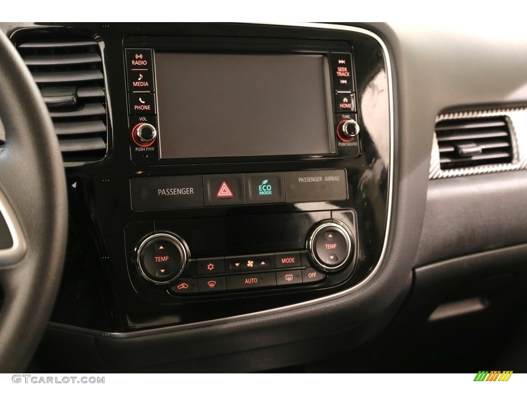 2018 Mitsubishi Outlander ES Controls Photo #131197122