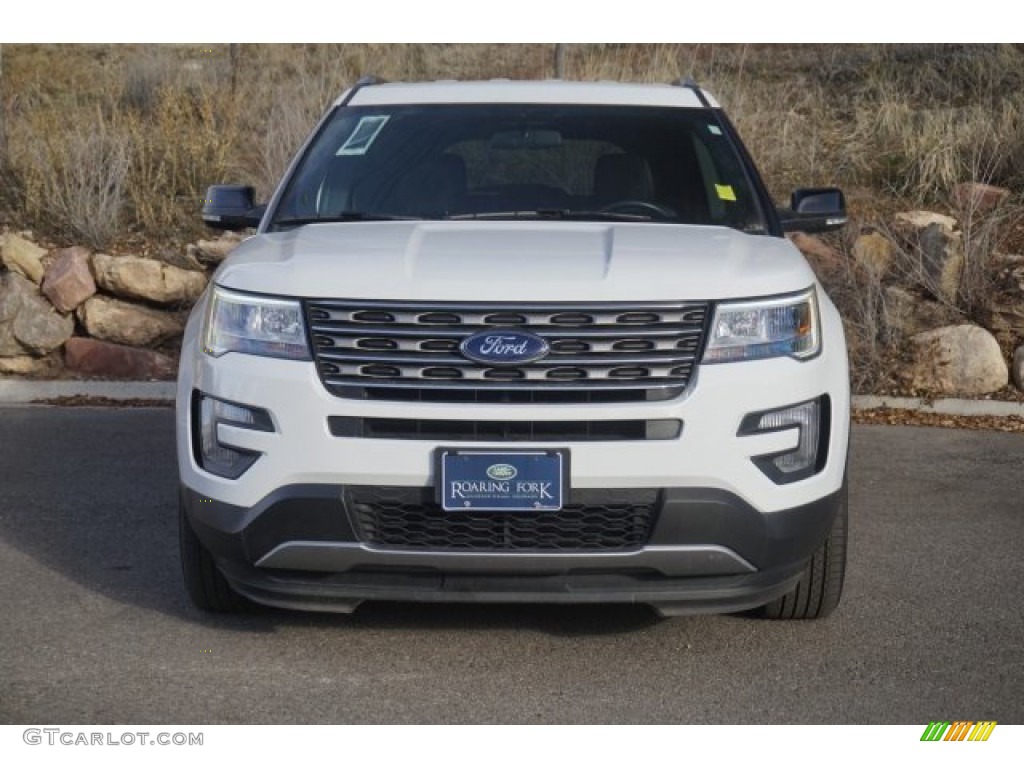 2017 Explorer XLT - Oxford White / Ebony Black photo #3