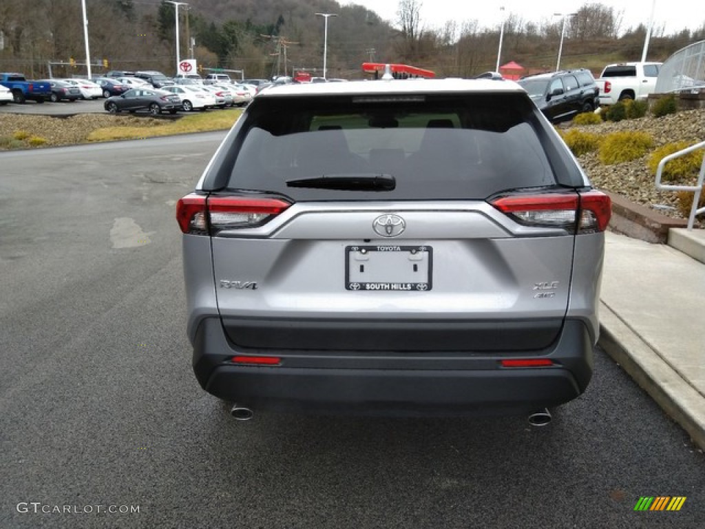 2019 RAV4 XLE AWD - Silver Sky Metallic / Light Gray photo #4