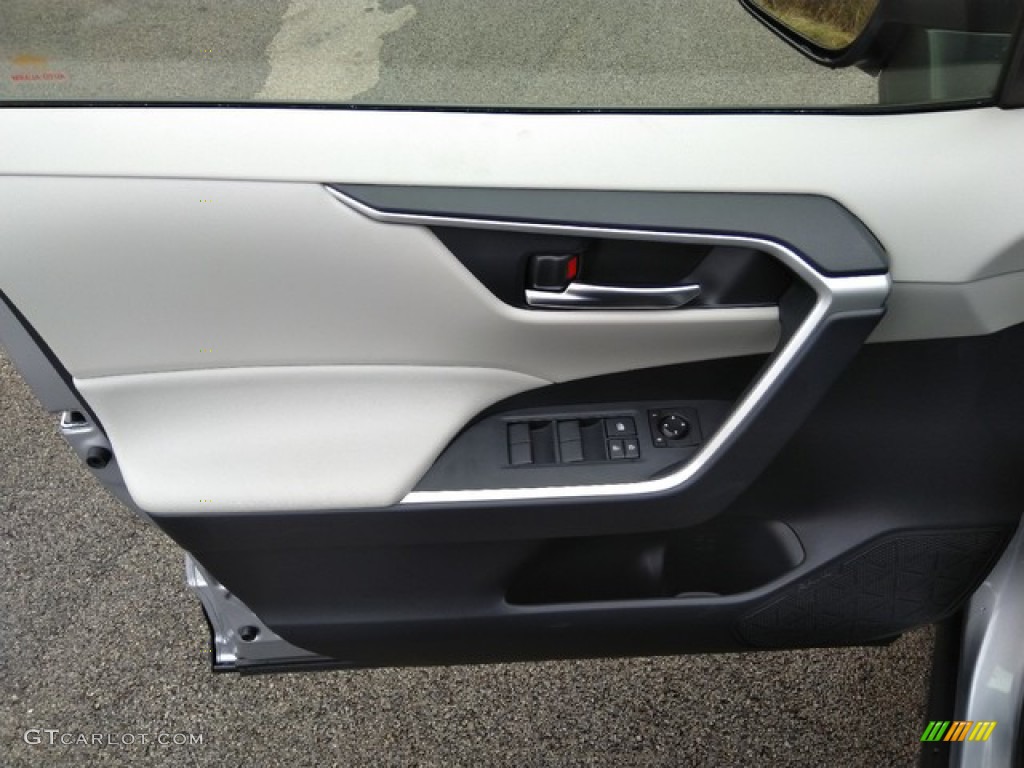 2019 Toyota RAV4 XLE AWD Light Gray Door Panel Photo #131204021
