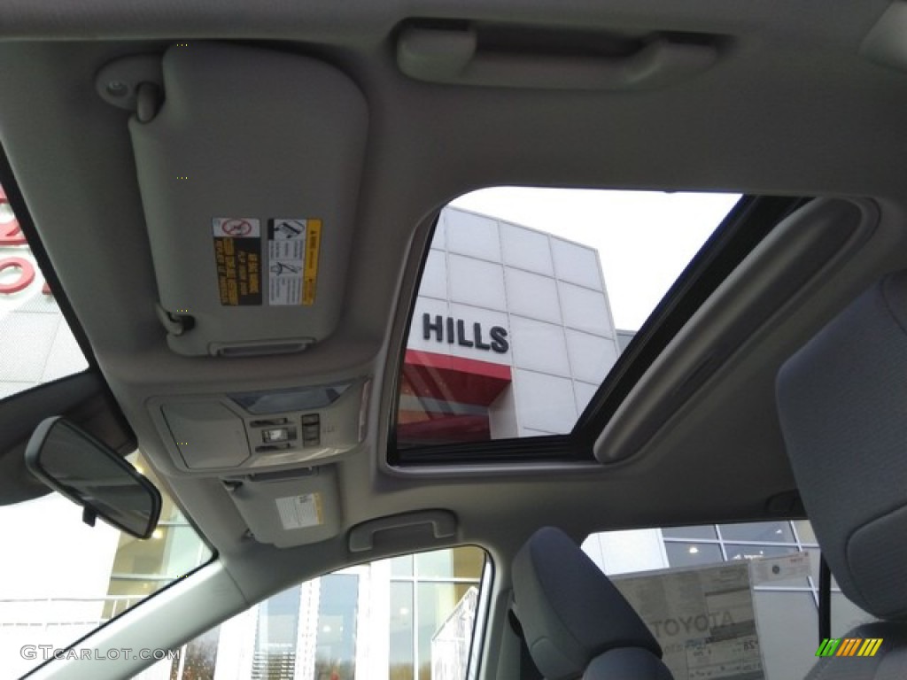 2019 RAV4 XLE AWD - Silver Sky Metallic / Light Gray photo #14
