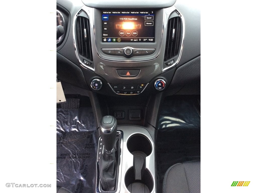 2019 Chevrolet Cruze LT Hatchback Controls Photo #131205635