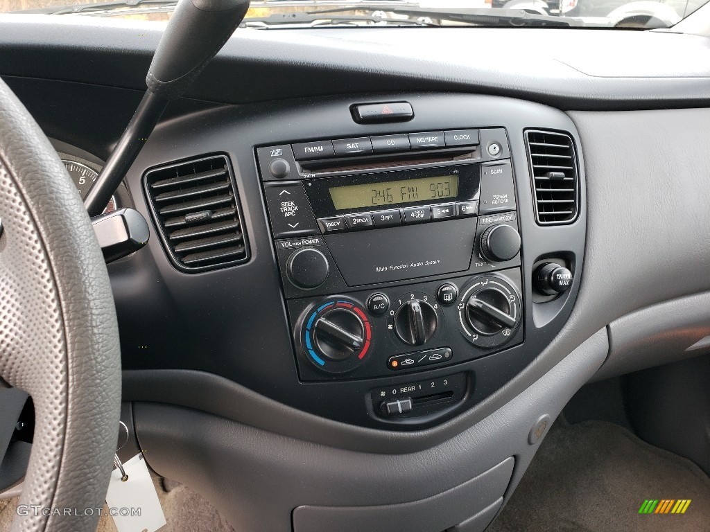 2005 MPV LX - Sunlight Silver Metallic / Gray photo #20