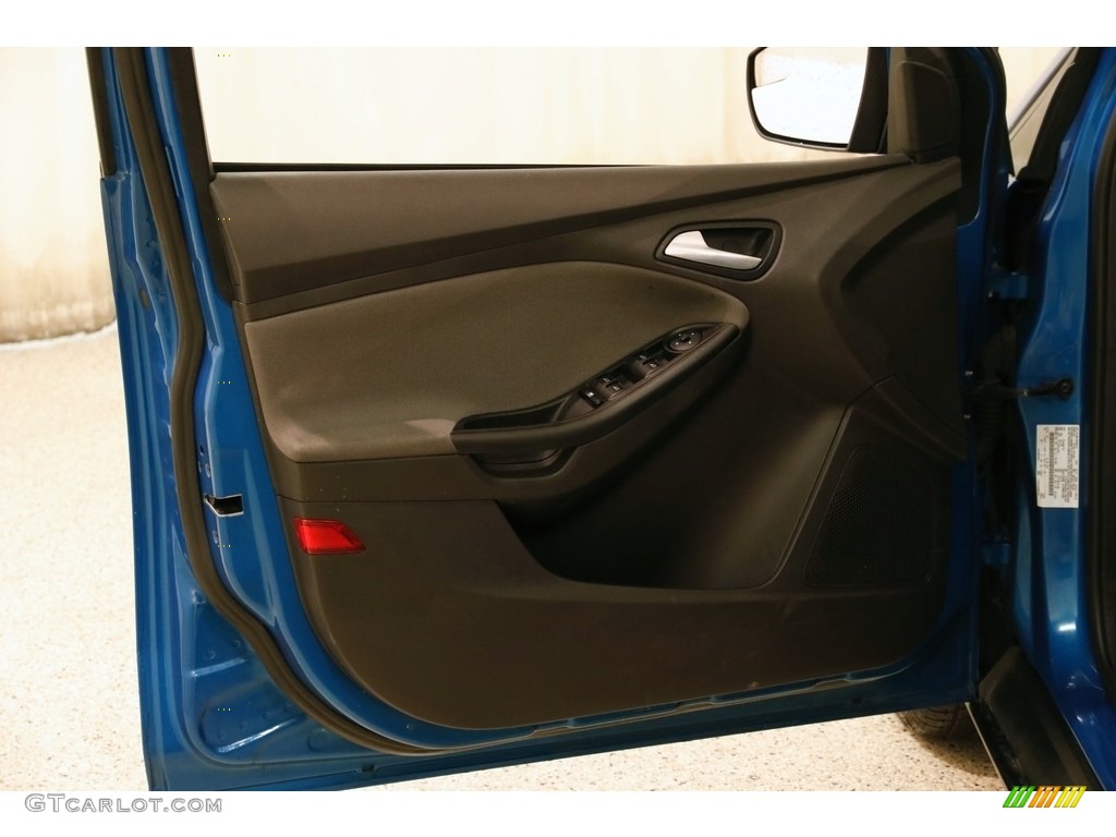 2014 Focus SE Hatchback - Blue Candy / Charcoal Black photo #4