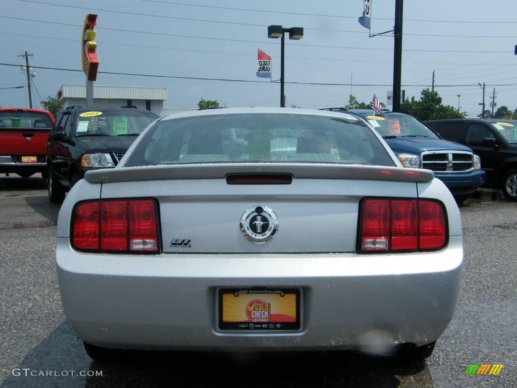 2007 Mustang V6 Deluxe Coupe - Satin Silver Metallic / Light Graphite photo #4