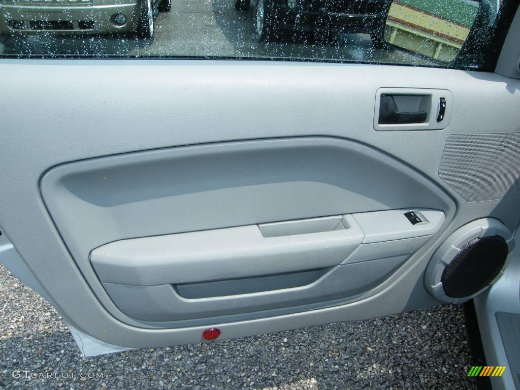 2007 Mustang V6 Deluxe Coupe - Satin Silver Metallic / Light Graphite photo #17