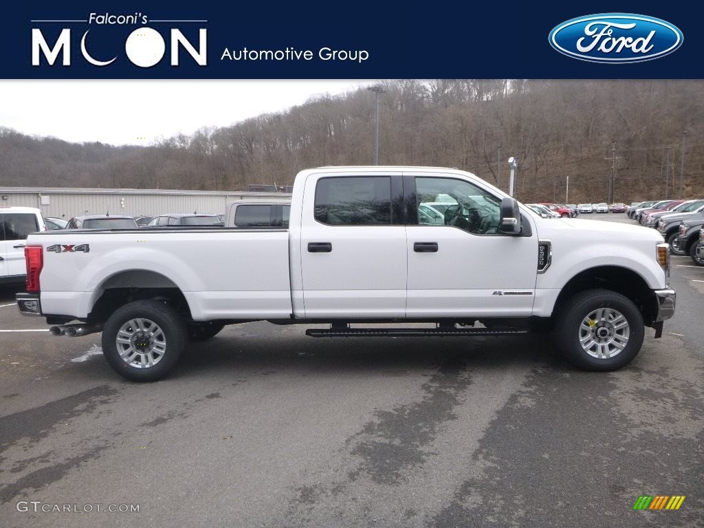 2019 F350 Super Duty XLT Crew Cab 4x4 - Oxford White / Earth Gray photo #1