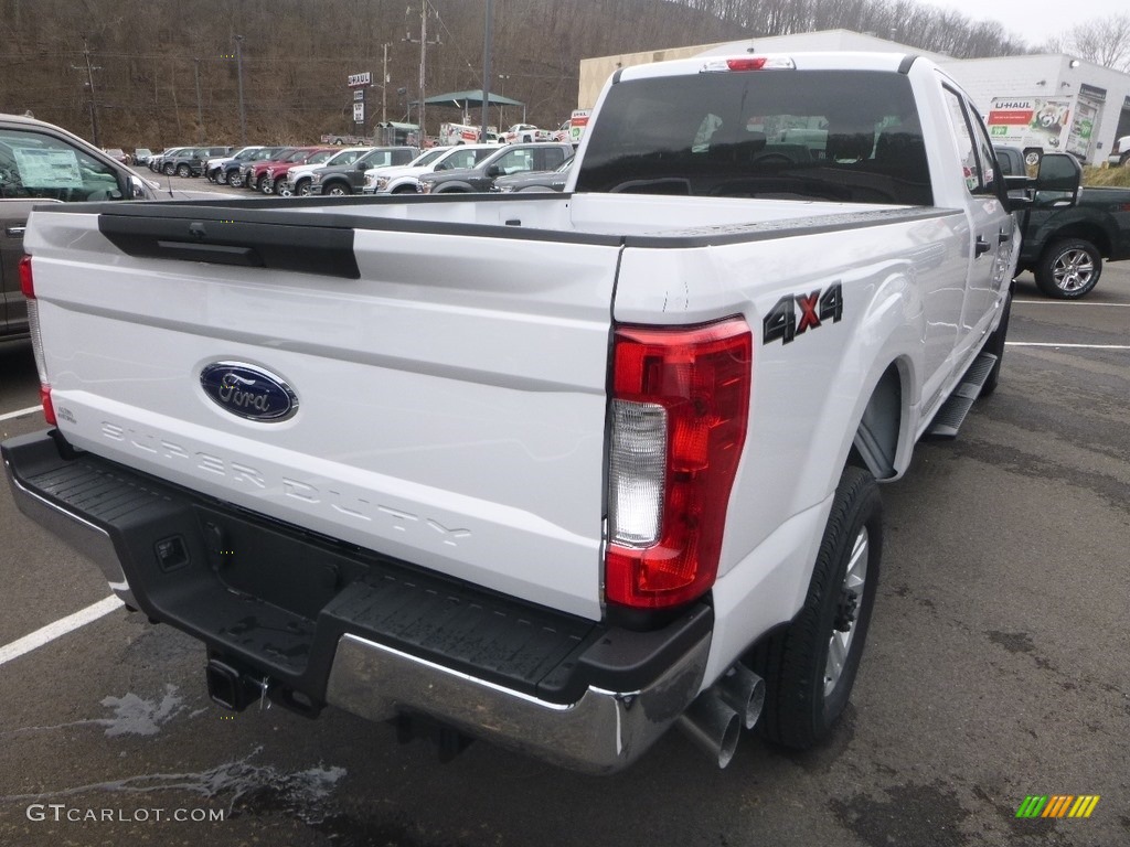 2019 F350 Super Duty XLT Crew Cab 4x4 - Oxford White / Earth Gray photo #2
