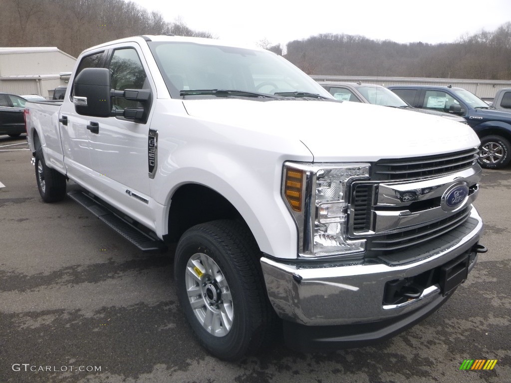 2019 F350 Super Duty XLT Crew Cab 4x4 - Oxford White / Earth Gray photo #3