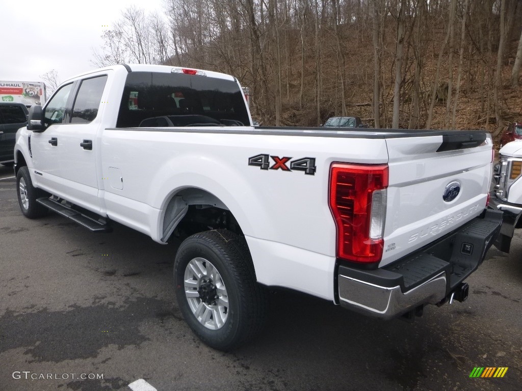 2019 F350 Super Duty XLT Crew Cab 4x4 - Oxford White / Earth Gray photo #6