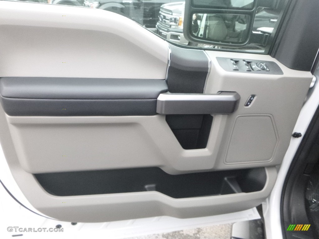 2019 F350 Super Duty XLT Crew Cab 4x4 - Oxford White / Earth Gray photo #10
