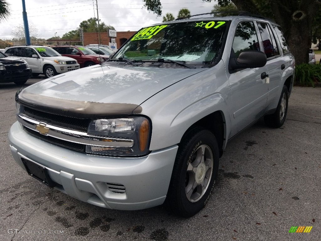 2007 TrailBlazer LS 4x4 - Moondust Metallic / Light Gray photo #7