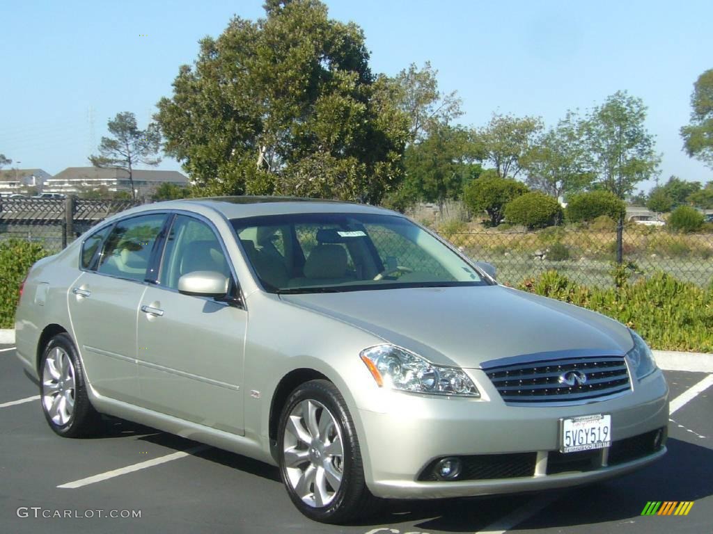 Serengeti Sand Metallic Infiniti M