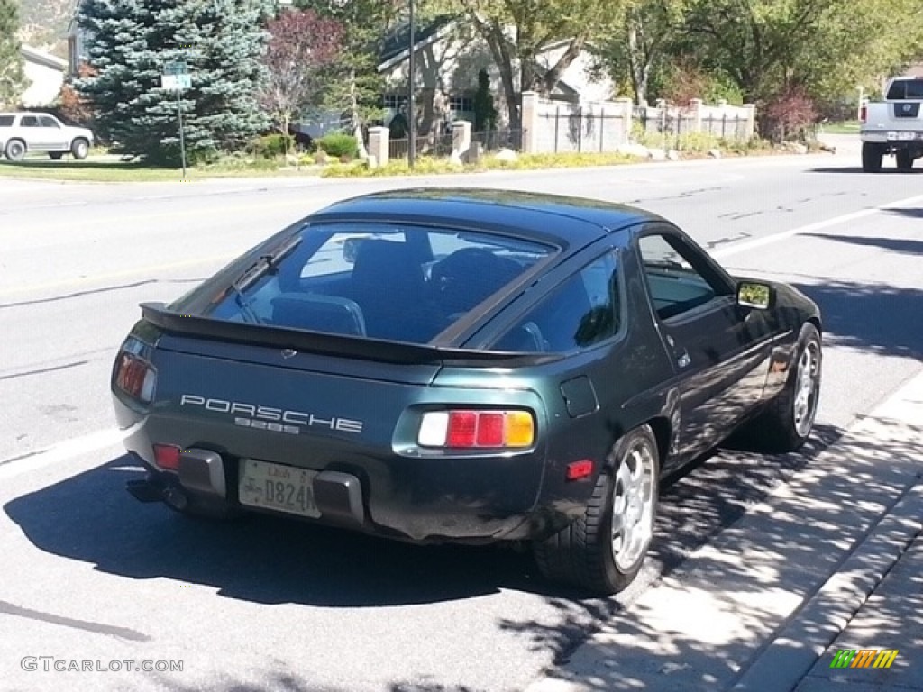 Moss Metallic Green 1983 Porsche 928 S Exterior Photo #131245209