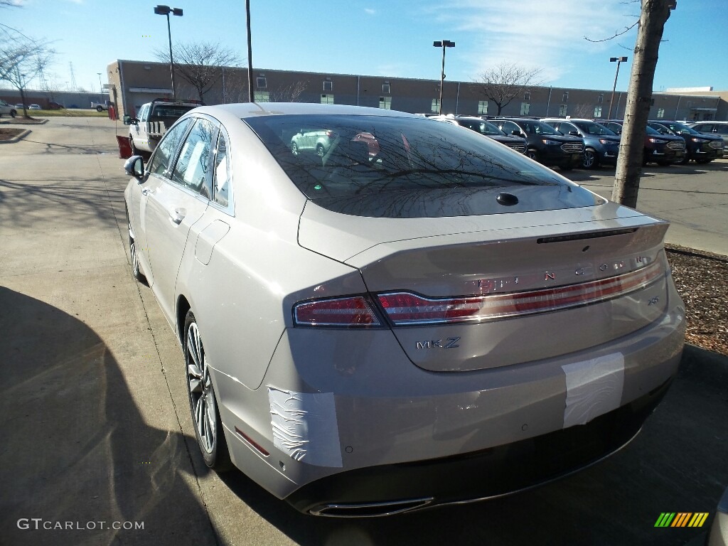 2019 MKZ Reserve II - Ceramic Pearl / Ebony photo #3