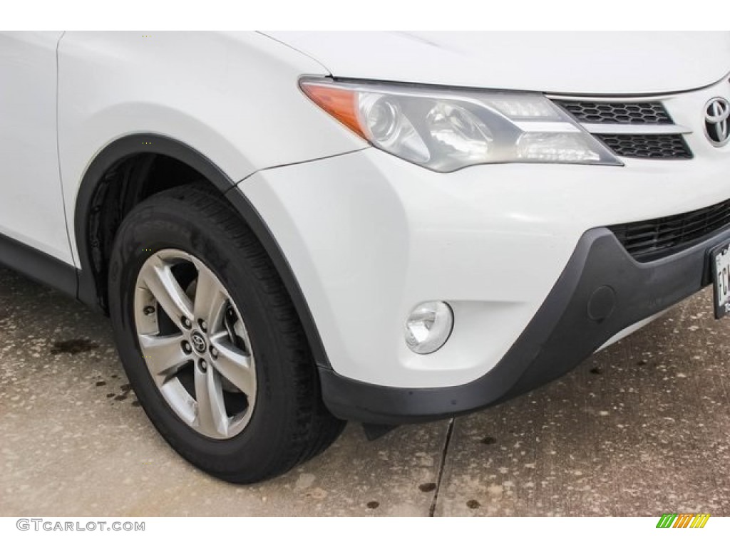 2015 RAV4 XLE - Super White / Ash photo #10