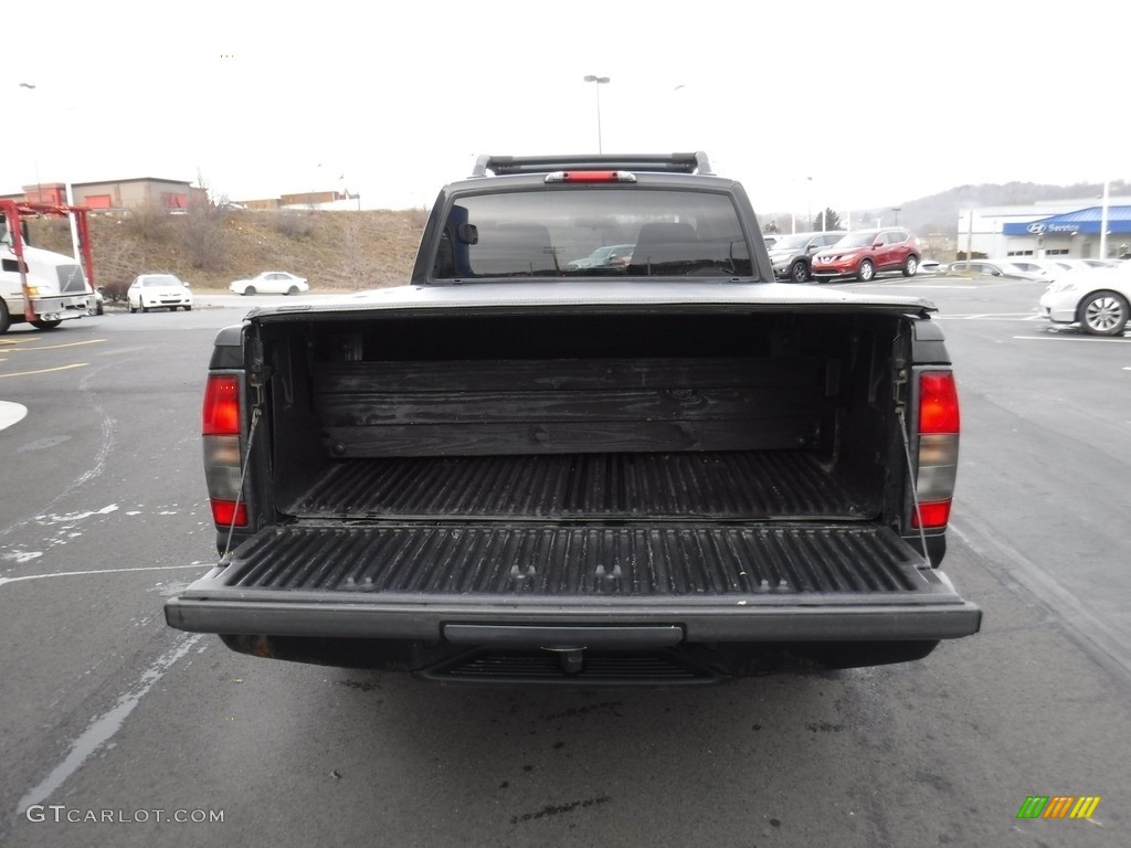 2004 Frontier XE V6 Crew Cab 4x4 - Super Black / Charcoal photo #12