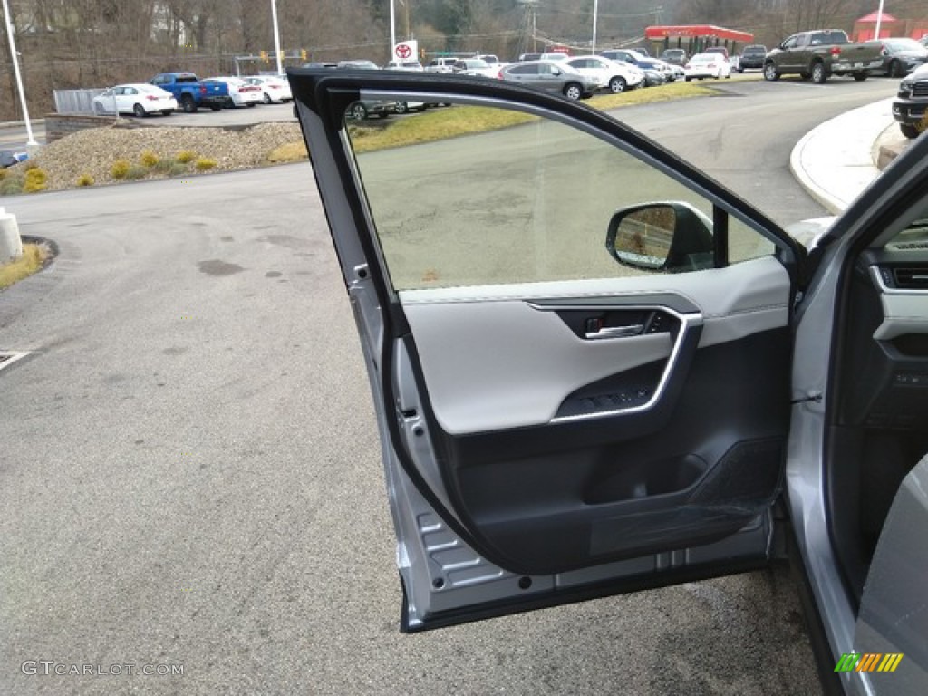 2019 Toyota RAV4 Limited AWD Light Gray Door Panel Photo #131253030