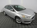 Ingot Silver - Focus SE Sedan Photo No. 4