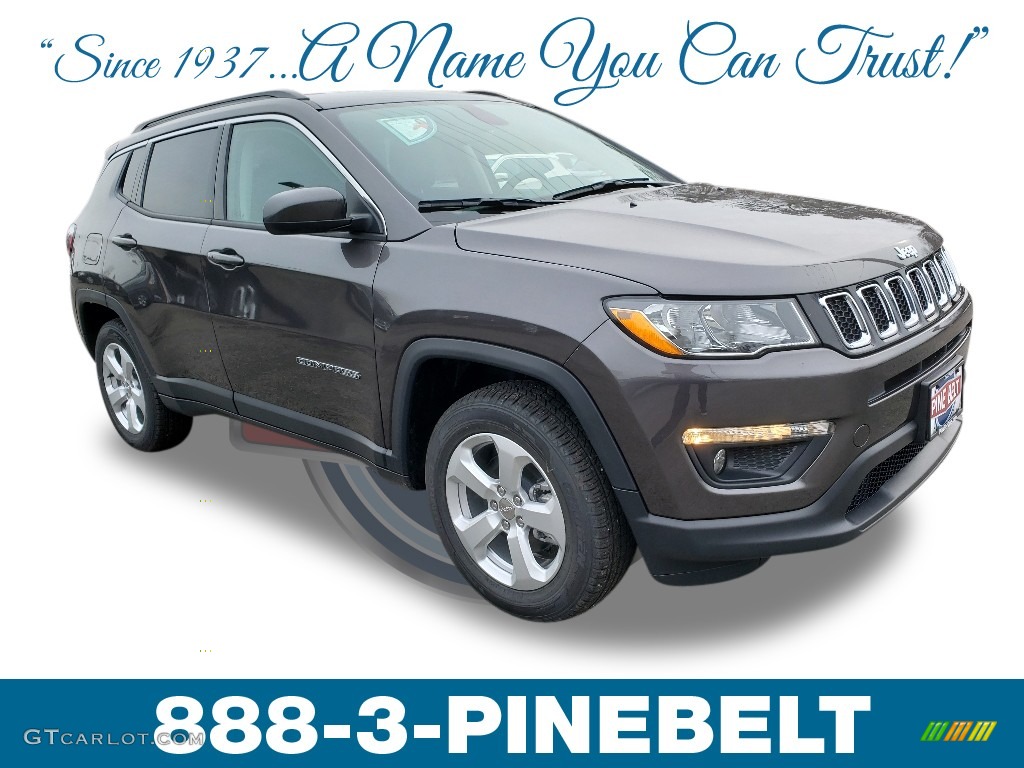 2019 Compass Latitude 4x4 - Granite Crystal Metallic / Black photo #1