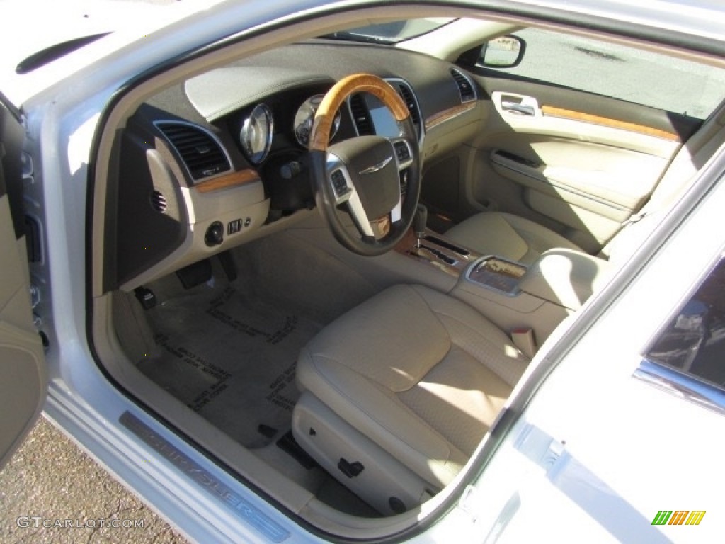 2012 300 C - Ivory Tri-Coat Pearl / Dark Frost Beige/Light Frost Beige photo #17