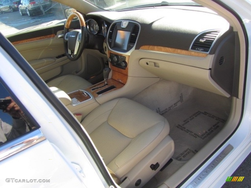 2012 300 C - Ivory Tri-Coat Pearl / Dark Frost Beige/Light Frost Beige photo #22
