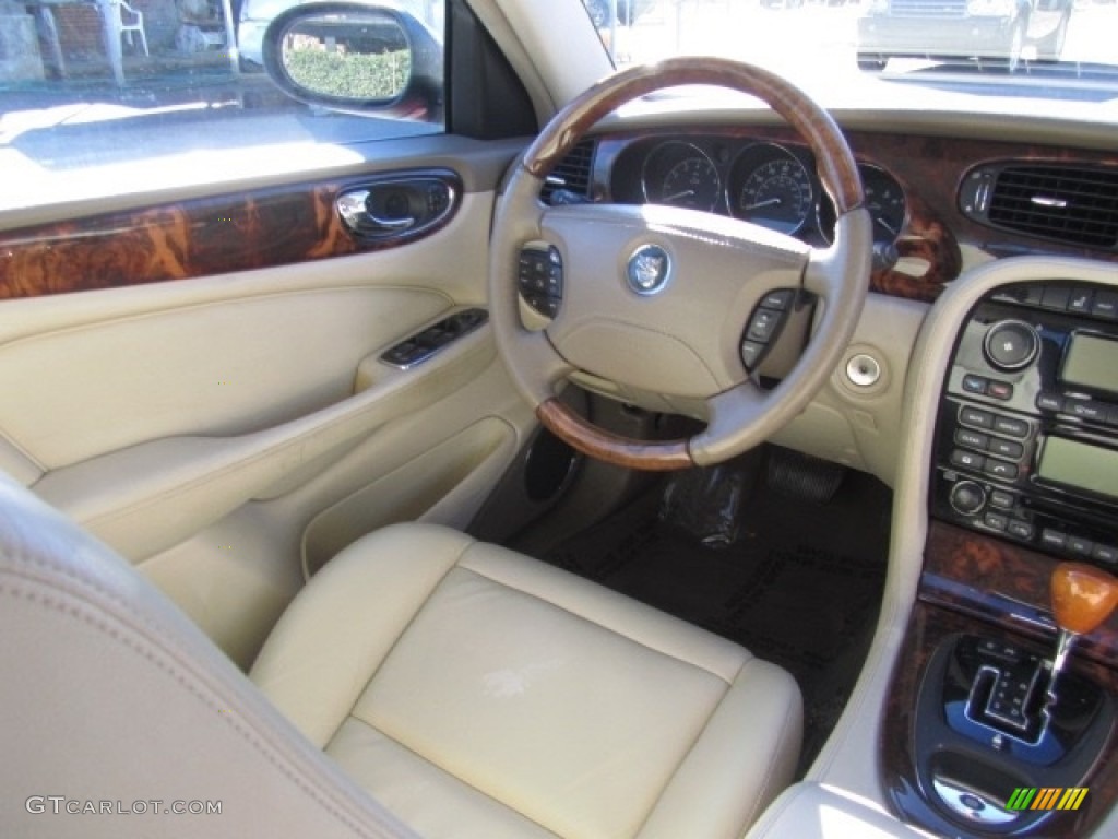 2004 XJ XJ8 - Radiance Red Metallic / Sand photo #12