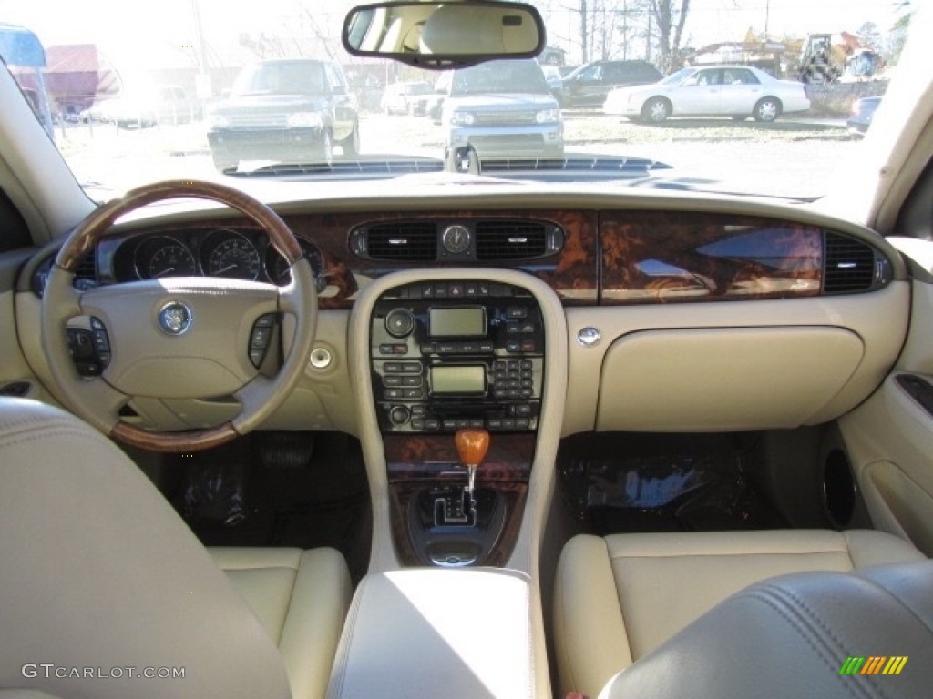 2004 XJ XJ8 - Radiance Red Metallic / Sand photo #13