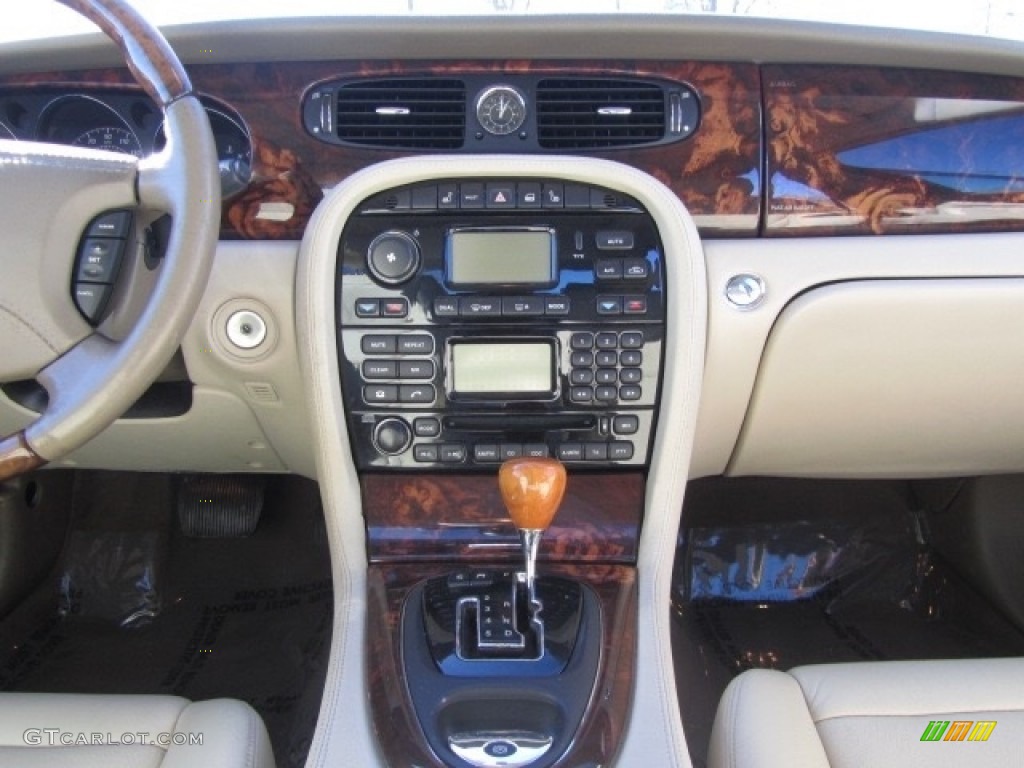2004 XJ XJ8 - Radiance Red Metallic / Sand photo #15