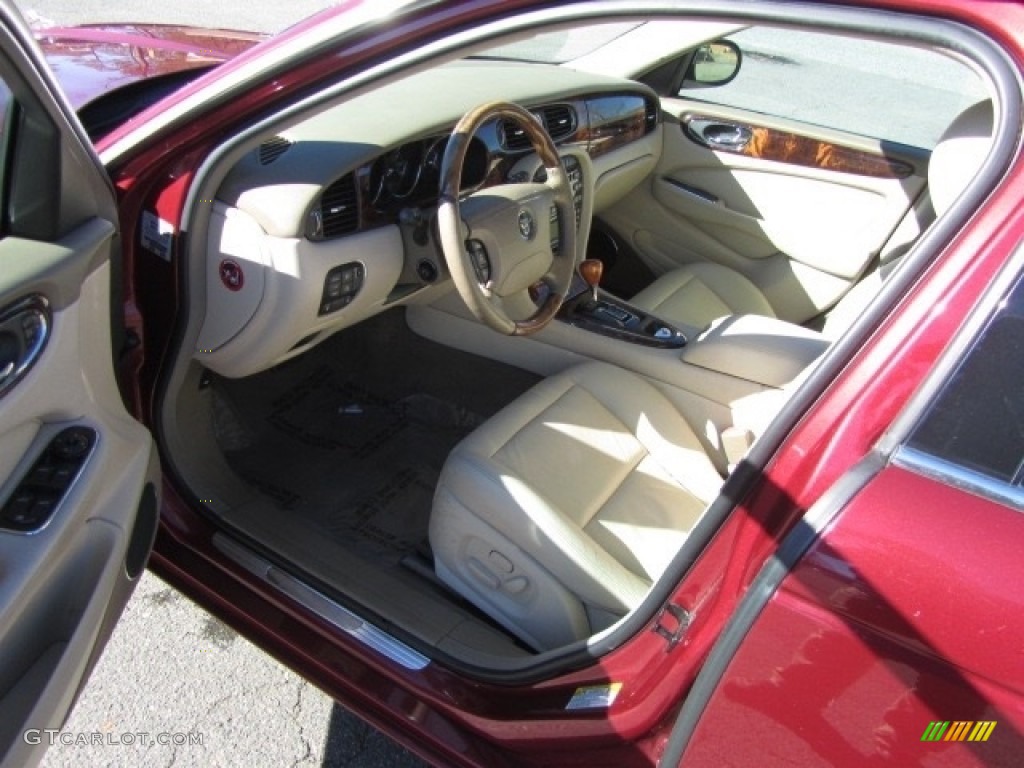 2004 XJ XJ8 - Radiance Red Metallic / Sand photo #16