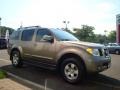 Granite Metallic - Pathfinder SE 4x4 Photo No. 13