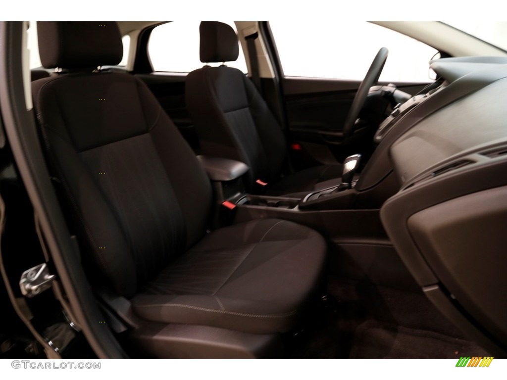 2016 Focus SE Sedan - Shadow Black / Charcoal Black photo #13