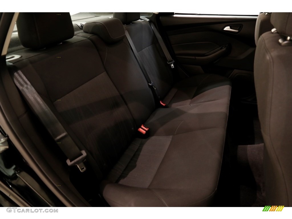 2016 Focus SE Sedan - Shadow Black / Charcoal Black photo #14