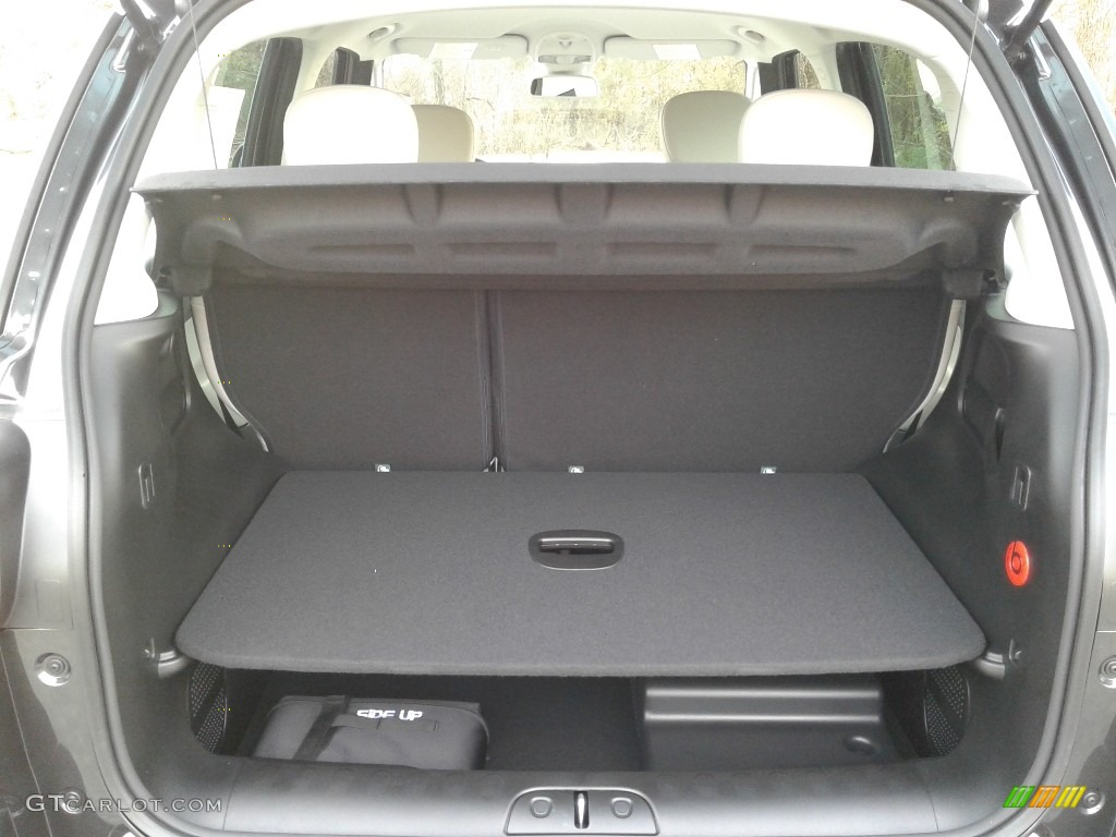 2019 Fiat 500L Trekking Trunk Photos