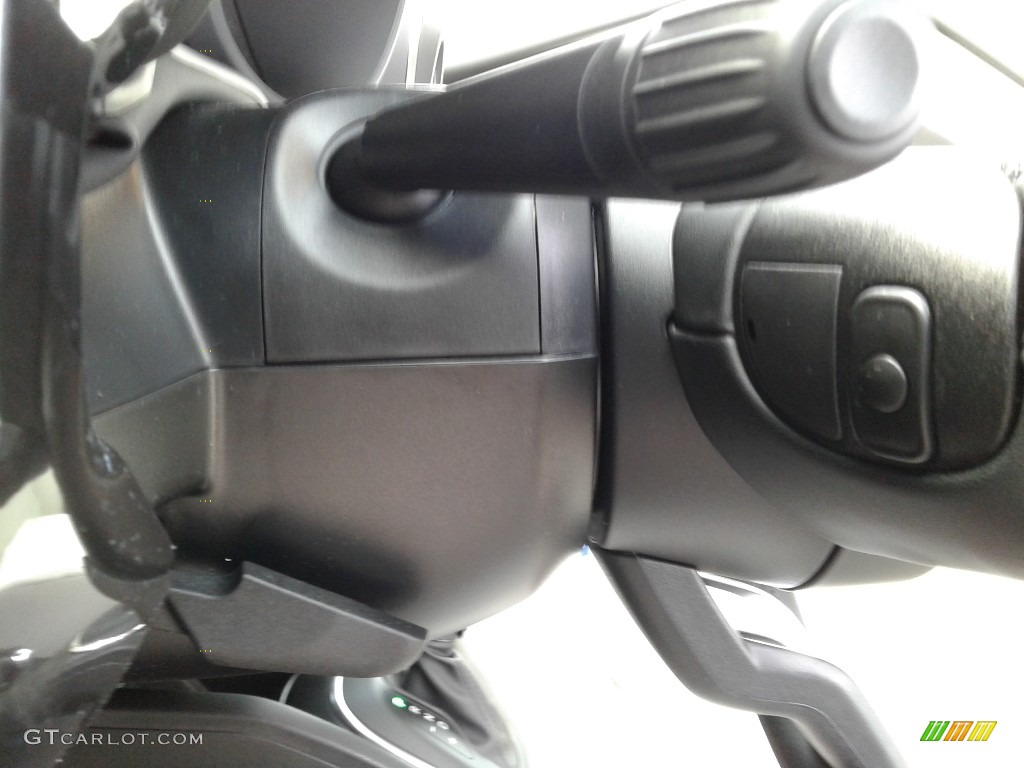 2019 Fiat 500L Trekking Controls Photo #131309604