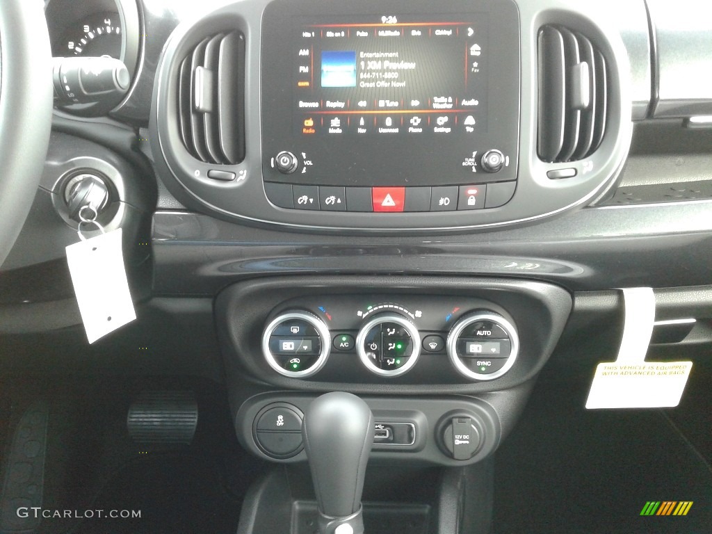 2019 Fiat 500L Trekking Controls Photo #131309628