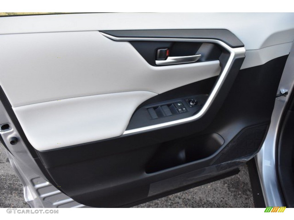 2019 RAV4 XLE AWD - Silver Sky Metallic / Light Gray photo #20