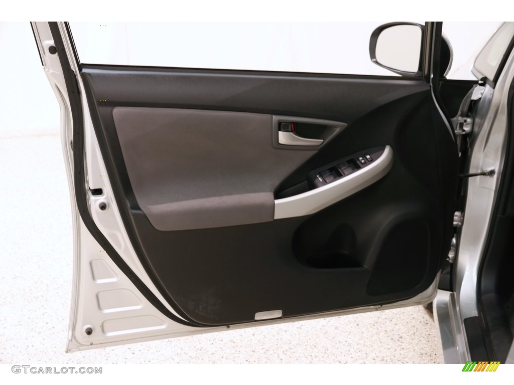 2012 Prius 3rd Gen Three Hybrid - Classic Silver Metallic / Dark Gray photo #4