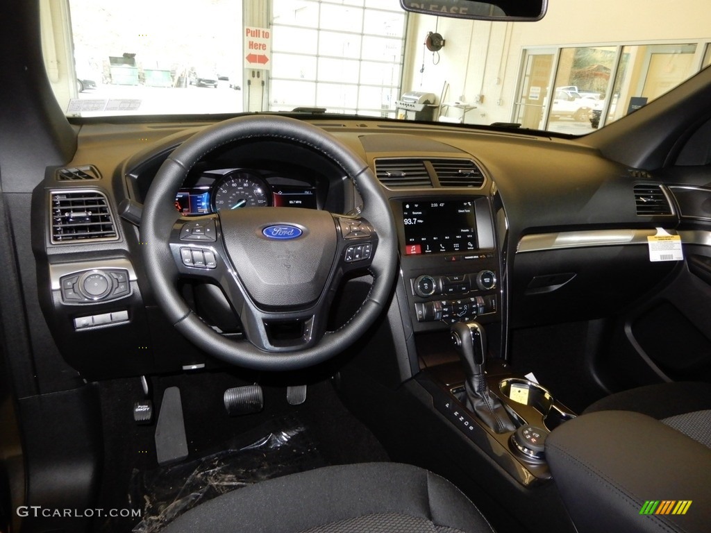 2019 Explorer XLT 4WD - Magnetic / Medium Black photo #9