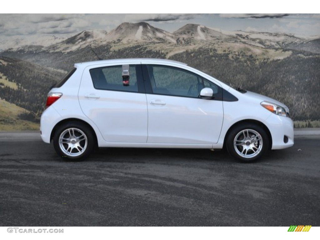2012 Yaris L 5 Door - Super White / Ash Gray photo #2