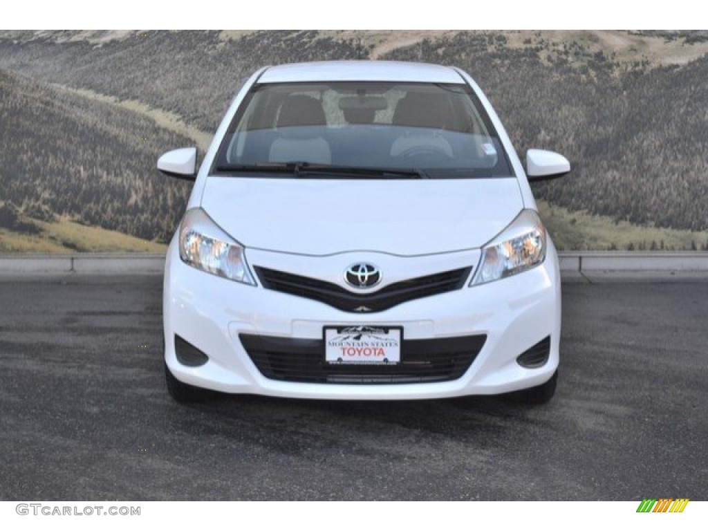 2012 Yaris L 5 Door - Super White / Ash Gray photo #4