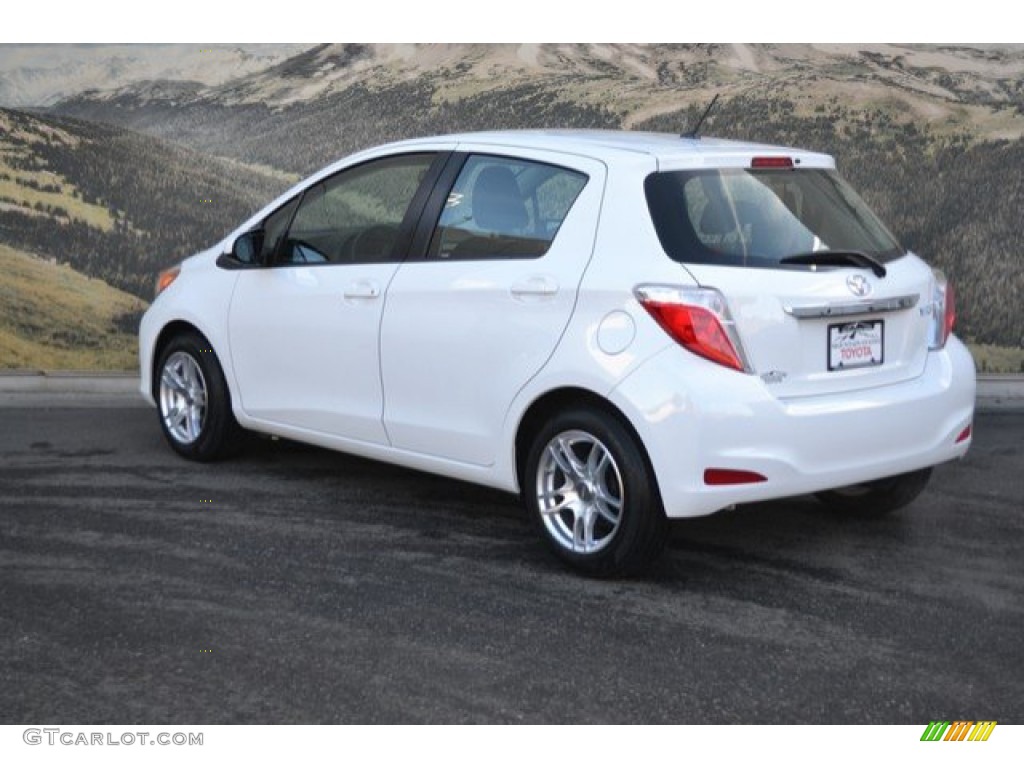 2012 Yaris L 5 Door - Super White / Ash Gray photo #8