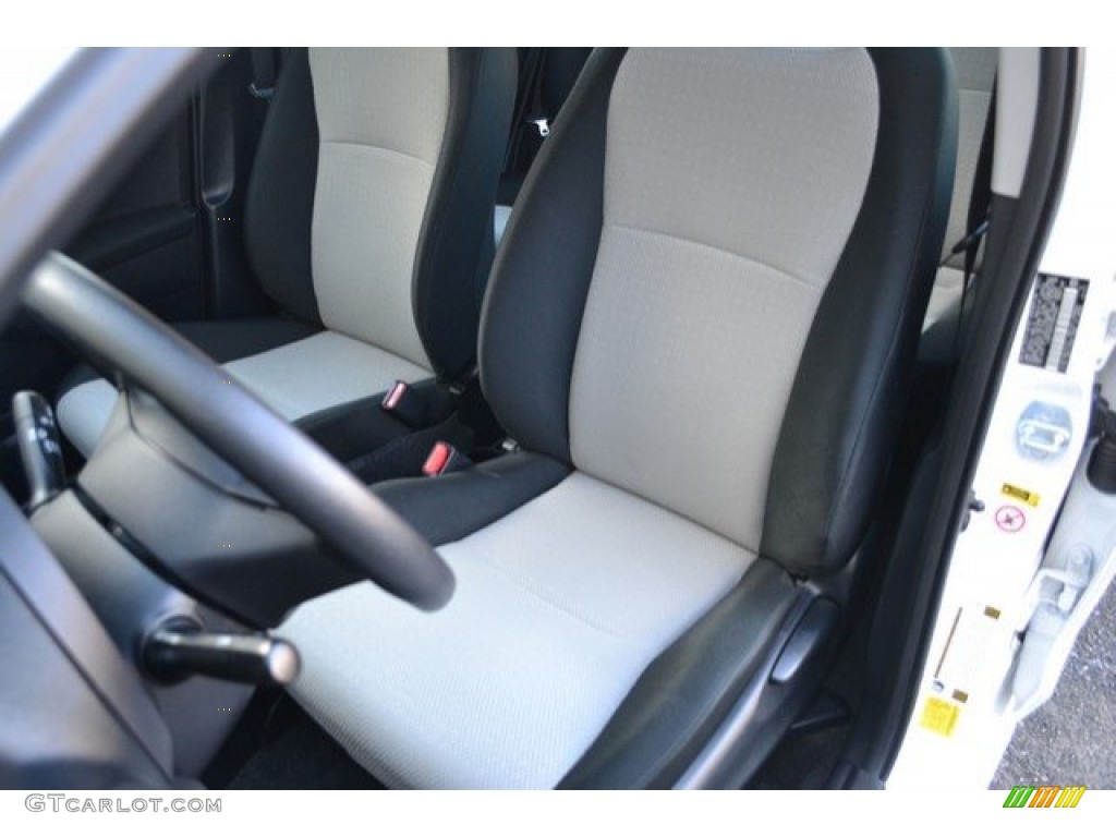 2012 Yaris L 5 Door - Super White / Ash Gray photo #12