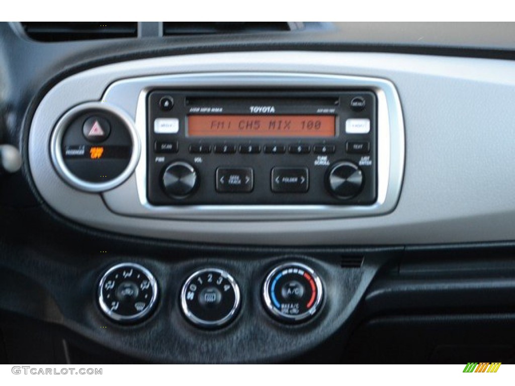 2012 Yaris L 5 Door - Super White / Ash Gray photo #15