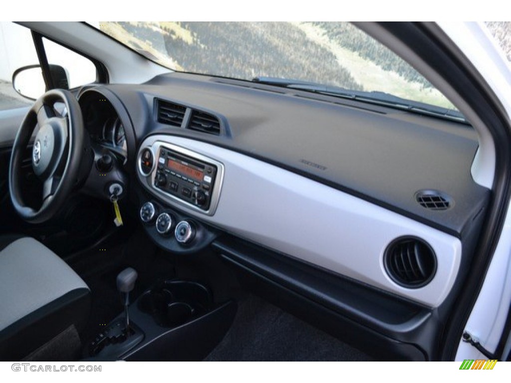 2012 Yaris L 5 Door - Super White / Ash Gray photo #16