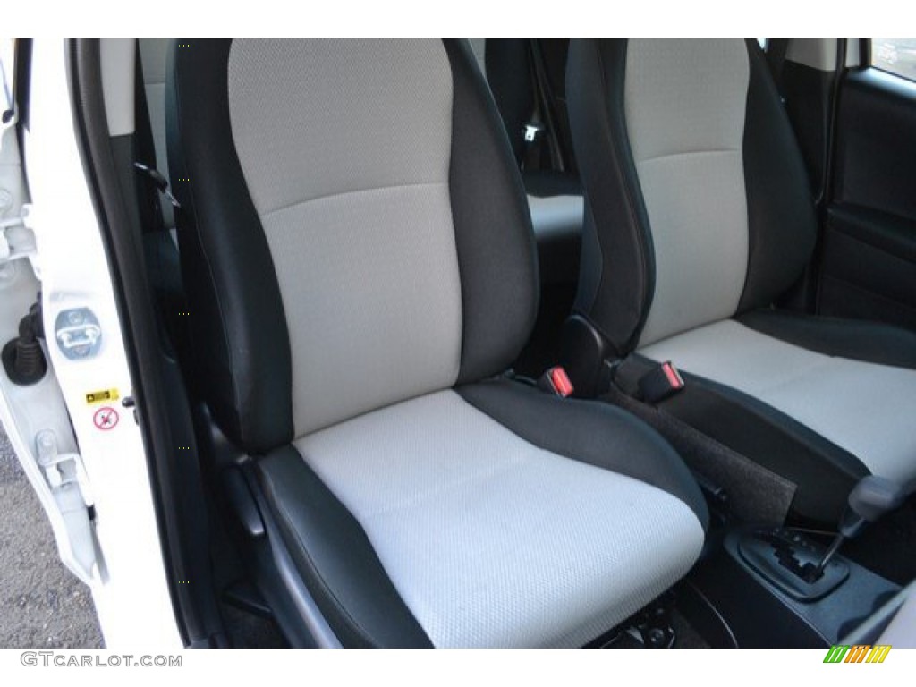 2012 Yaris L 5 Door - Super White / Ash Gray photo #18
