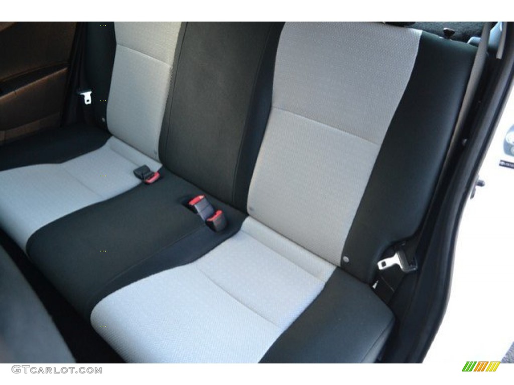 2012 Yaris L 5 Door - Super White / Ash Gray photo #22
