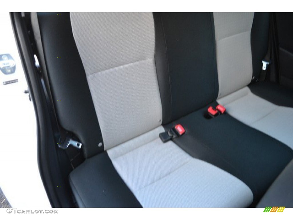 2012 Yaris L 5 Door - Super White / Ash Gray photo #23